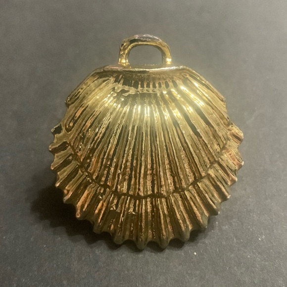 Gold Shell Pendant / scarf slide - Picture 1 of 4